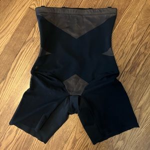 NEW honeylove superpower shorts black in runway